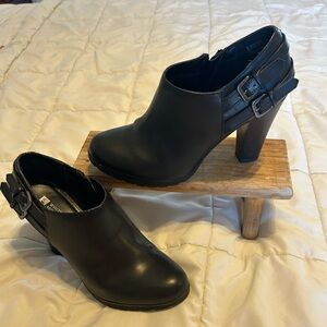 White Mountain Women's Black Buckle Low Ankle Boots